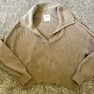 Super Soft Abercrombie sweater with collar